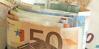 Devisen: Euro gibt Gewinne nach neuer US-Zolldrohung teilweise ab